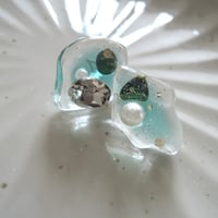 水面のゆらぎのピアスgreen_サージカルステンレス