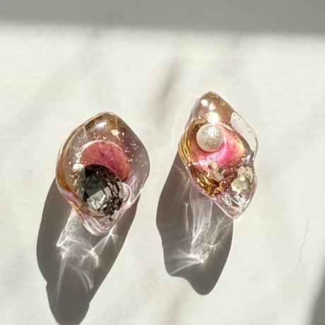 水面のゆらぎのイヤリング