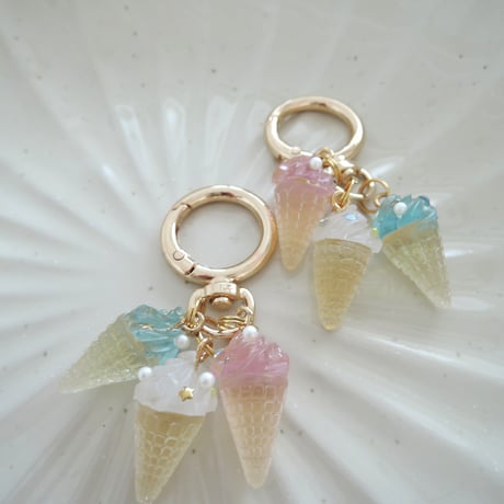 暑くても溶けないSOFT CREAMのキーホルダー