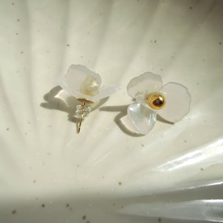 Lucky flowerのピアス_シアーホワイト4