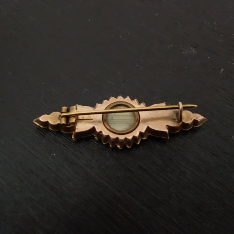 サファイアとパールのイギリス産 アンティーク 9K ブローチ サファイアとパールのイギリス産アンティーク9Kブローチ