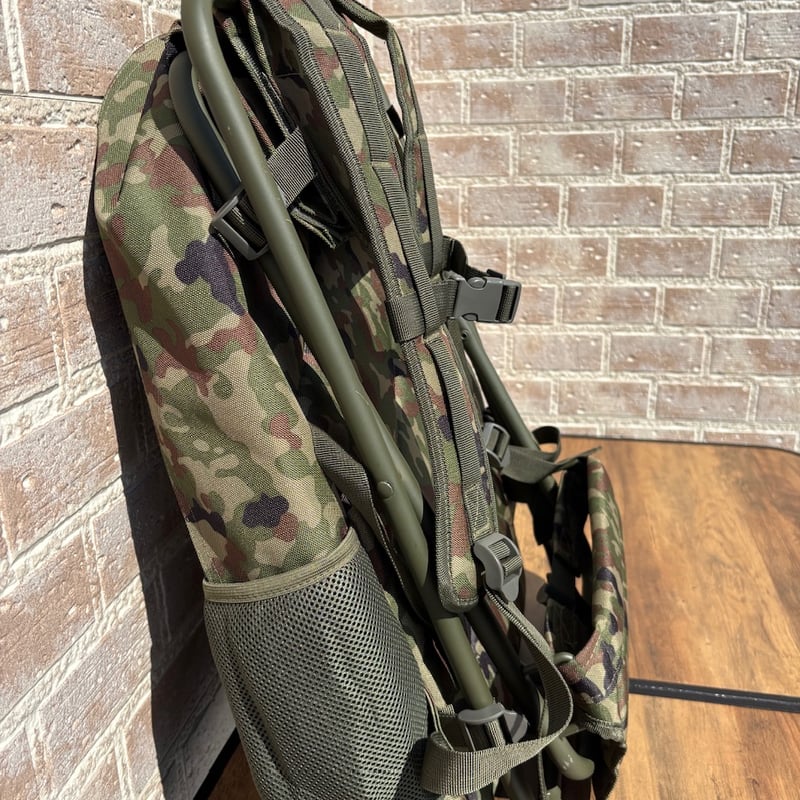 スツールデイパック】チェア付き 陸上自衛隊 登山 キャンプ サバゲー