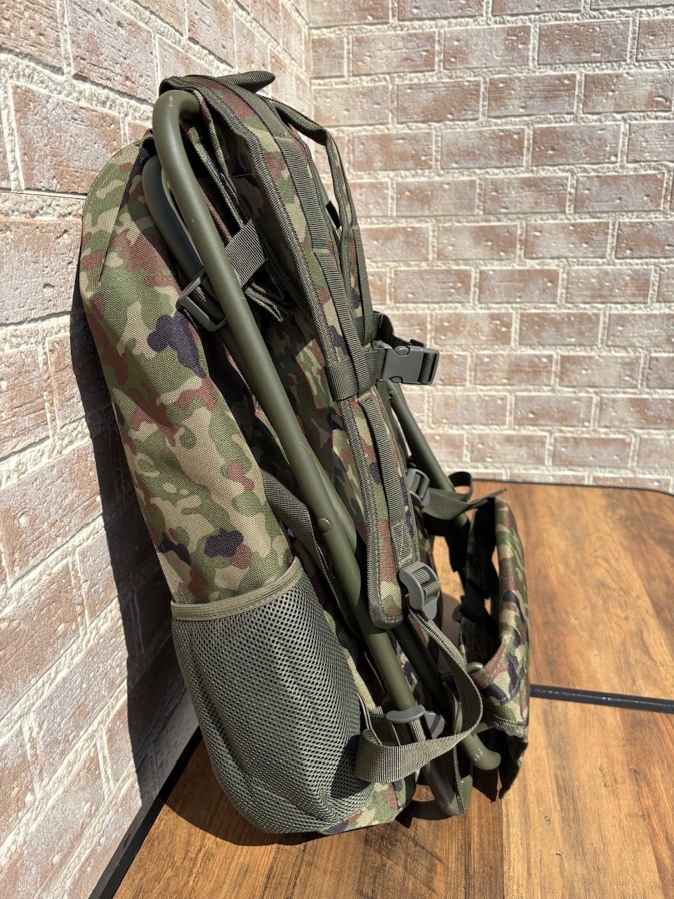 スツールデイパック】チェア付き 陸上自衛隊 登山 キャンプ サバゲー