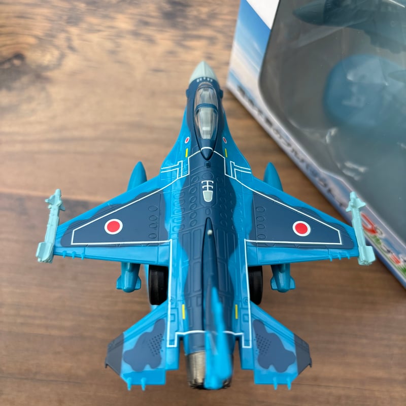 プルプラ】F-2戦闘機 航空自衛隊 スタンド付 電池なしで動いて遊べる