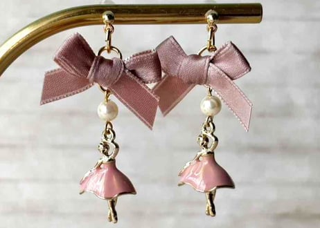 モチーフピアス159 バレリーナpink