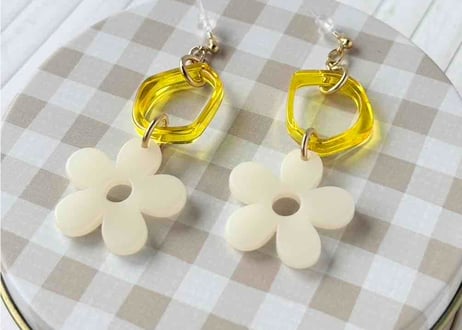 flowerピアス02（イヤリング変更可）