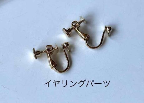 モチーフピアス119 サックス×サテンリボンred（イヤリング変更可））