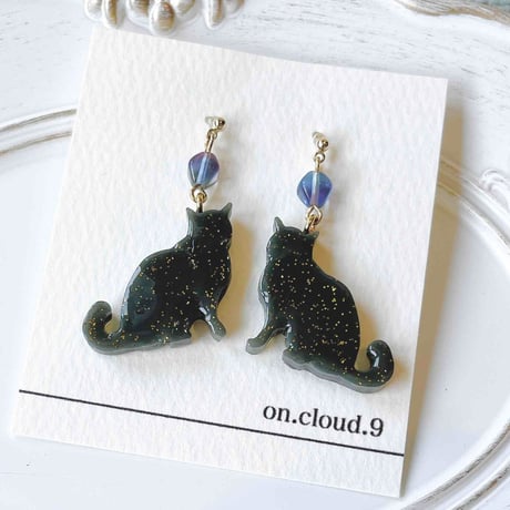 32 ブローチシリーズカラフル猫さん✨ハンドメイドピアスorイヤリング