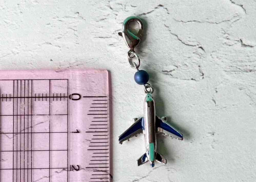 みページ】飛行機チャーム Amazon.co.jp: 航空機 飛行機 チャーム