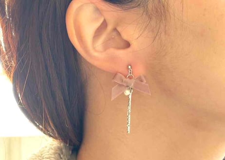 モチーフピアス156 フルート×サテンリボンpink（イヤリング変更可）
