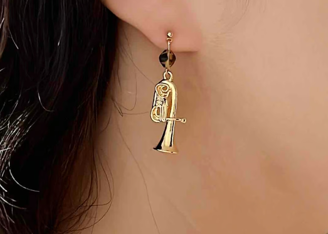 モチーフピアス29 チューバ（イヤリング変更可） | on.cloud.9