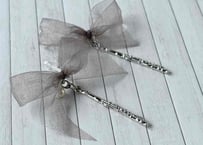 モチーフピアス94 フルート×リボンgray（イヤリング変更可）