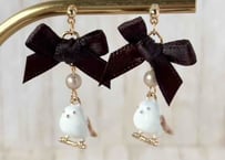 モチーフピアス131 シマエナガ×リボン（イヤリング変更可）