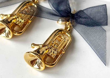 モチーフピアス217 ユーフォニアムgold×リボンnavy（イヤリング変更可）