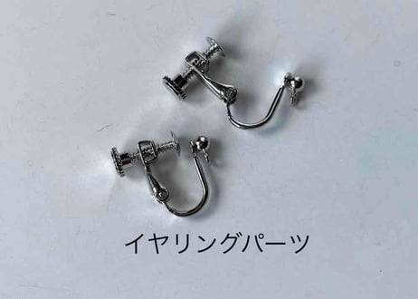 モチーフピアス221 スネアドラムsilver×リボンnavy（イヤリング変更可）