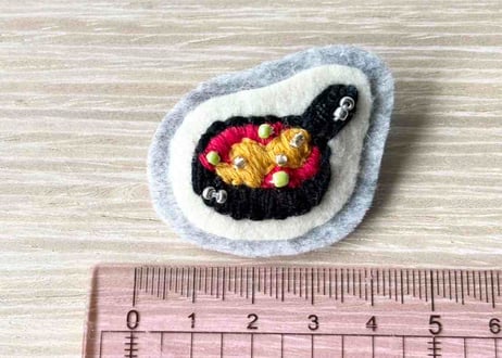 刺繡ブローチ06 チーズタッカルビ