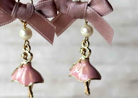 モチーフピアス159 バレリーナpink