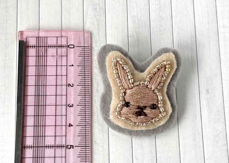 刺繡ブローチ16 うさぎ