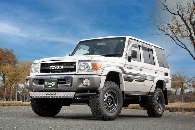 車種不明!! 謎のINFINITI バンパーガーニッシュ 純正 未使用 スカイラインV36セダン後期【INFINITI】インフィニティG37S純正