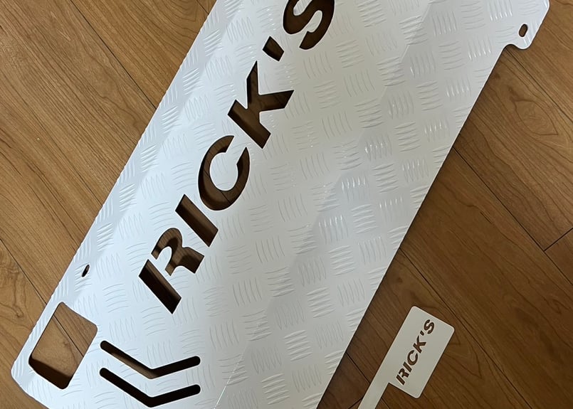 RICK'S スキッドプレート アルミ製ウレタン塗装[ホワイト]For HILUX