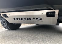 RICK'S リヤスキッドプレート アルミ製カチオン黒塗装 For HILUX