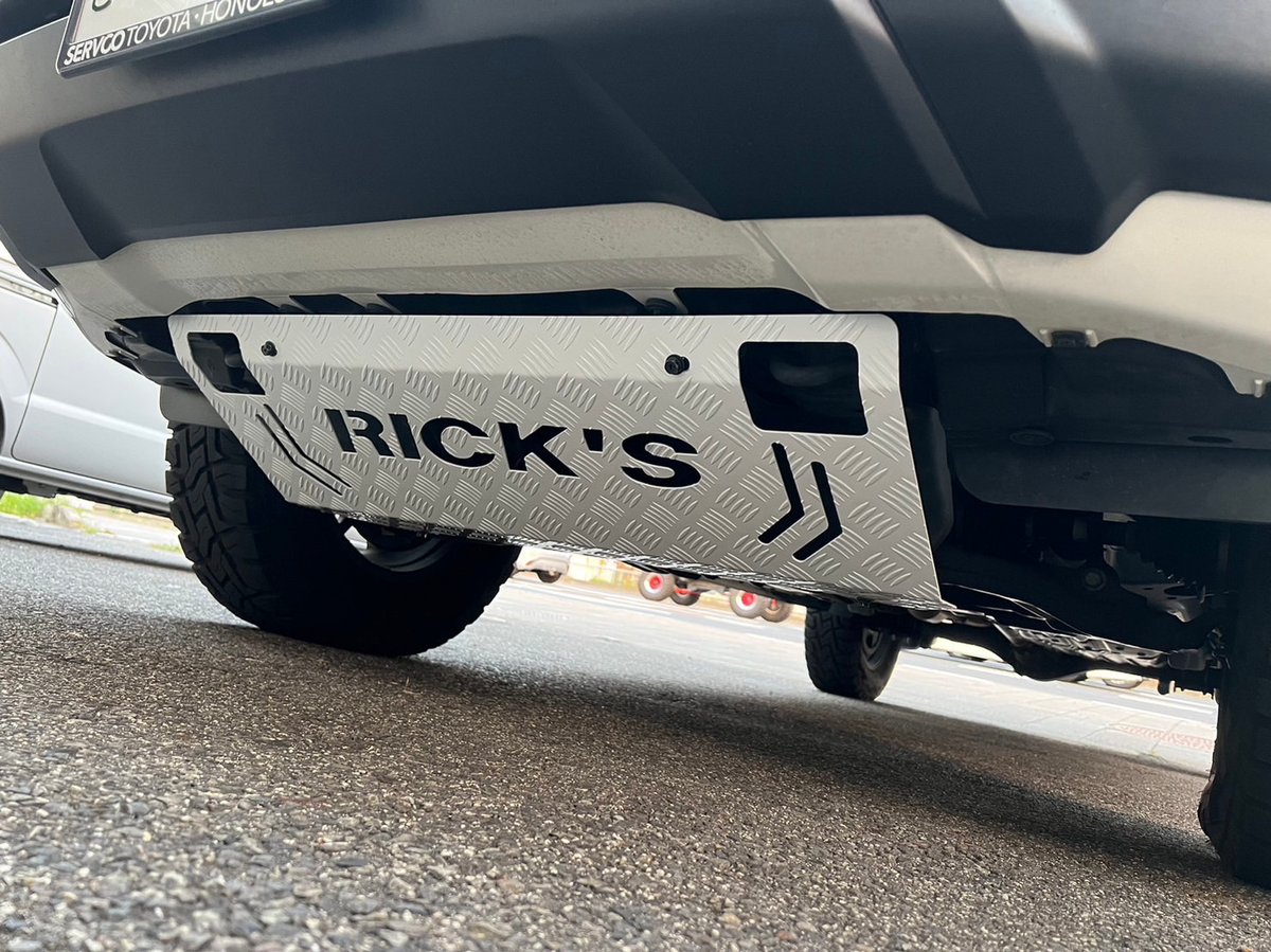 RICK'S リアスキッドプレート　アルミ　黒　ハイラックス RICK'S スキッドプレート リミテッドエディション For HILUX