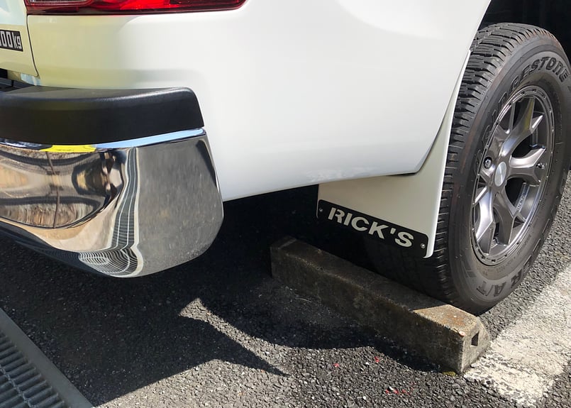 RICK'S マッドガード 左右セット For HILUX/GUN125 | ”LIMITED