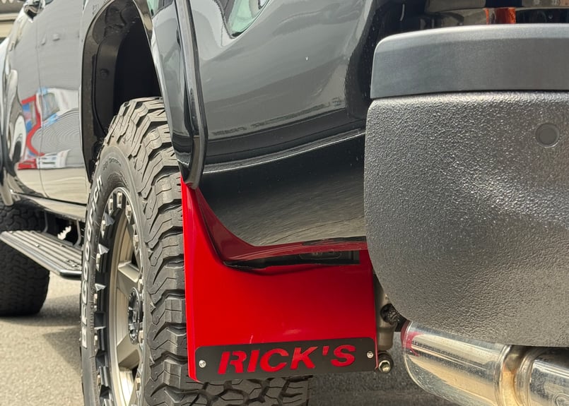 RICK'S マッドガード 左右セット For HILUX/GUN125 | ”LIMITED