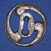 ♦最終価格♦　鉄地大鍔　鐔　(肥後透かし)　江戸時代　象嵌 ♢最終価格♢ 鉄地大鍔 鐔 (肥後透かし) 江戸時代 象嵌 ♢最終