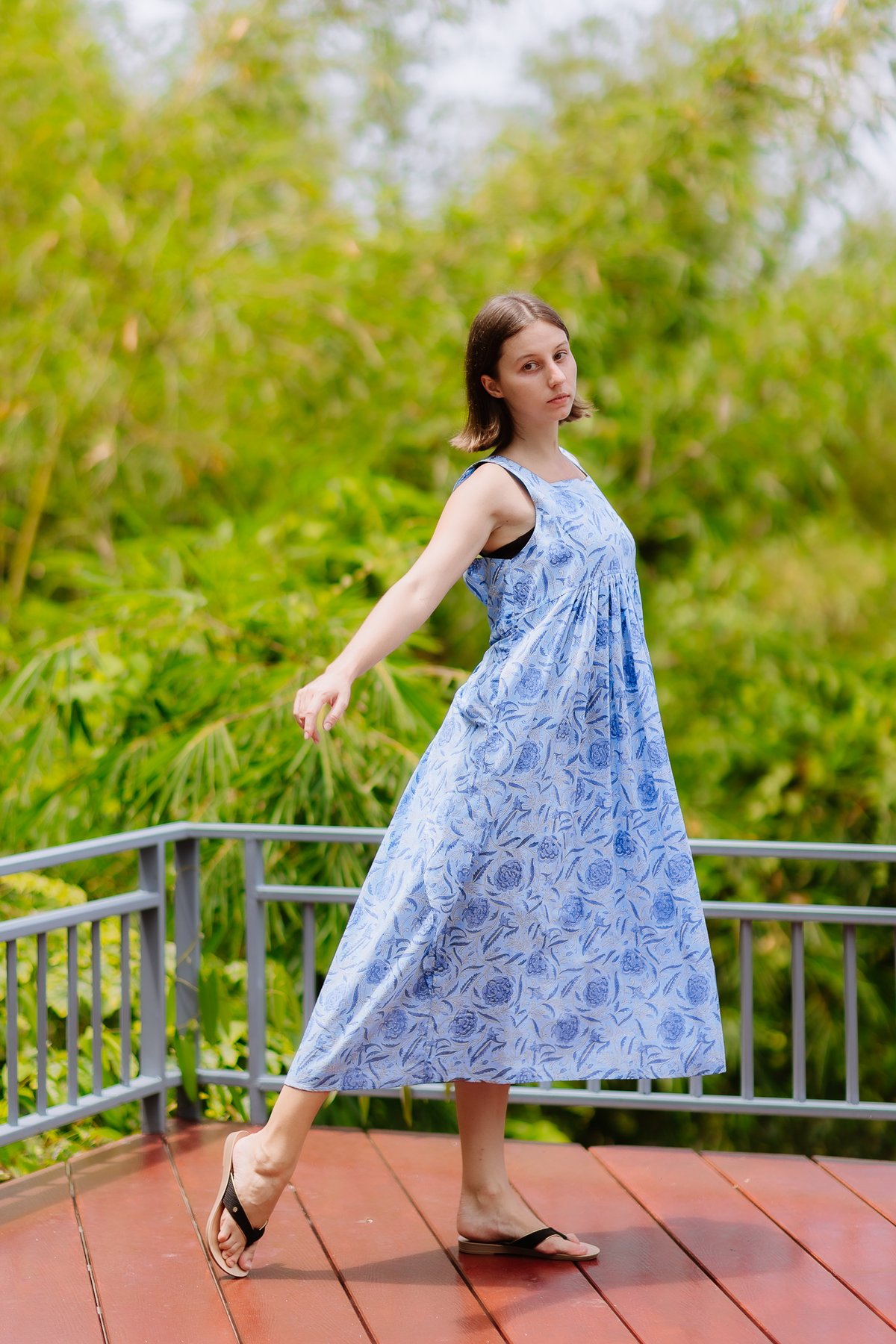 バックリボンエプロンワンピース（プージャさん家のハンドブロック