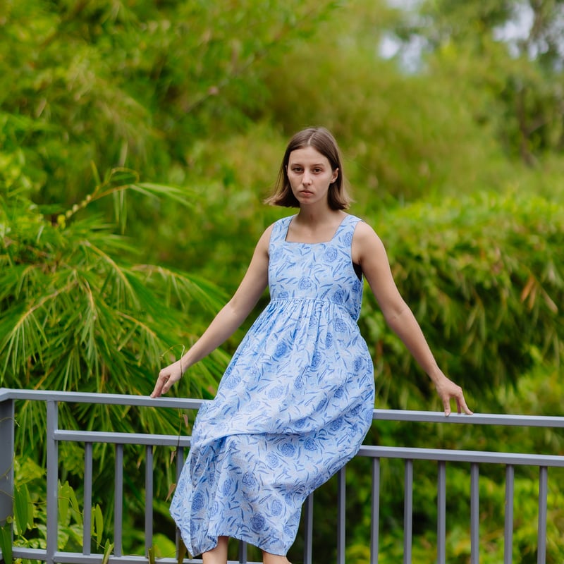 バックリボンエプロンワンピース（プージャさん家のハンドブロック