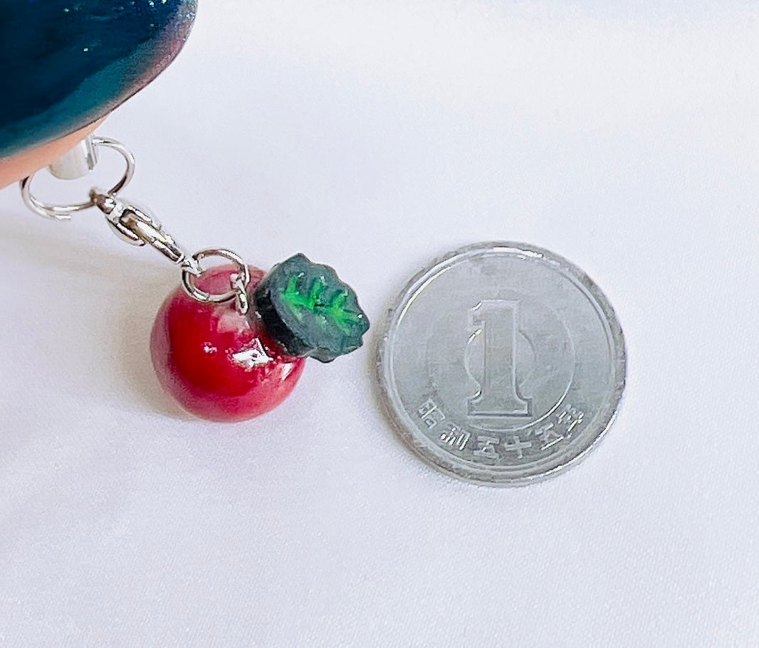 K Mページ キラキラリンゴピアス4個 1.jpg