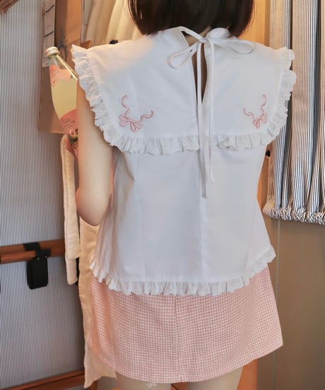 Ribbon embroidery frill blouse