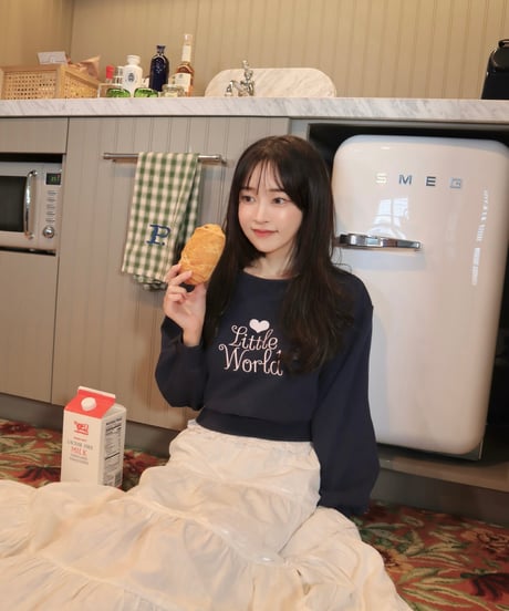 Retro heart patch sweatshirt (navy)