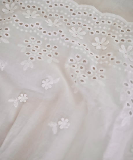 【予約販売】Daisy lace cropped blouse • Eyelet cotton skirt with ribbons