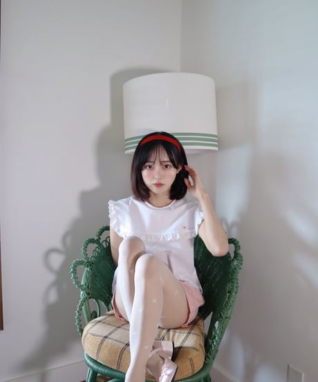 Ribbon embroidery frill blouse
