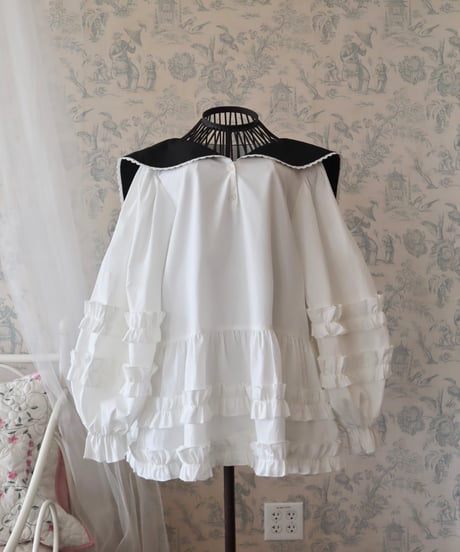 LW sailor collar frill blouse