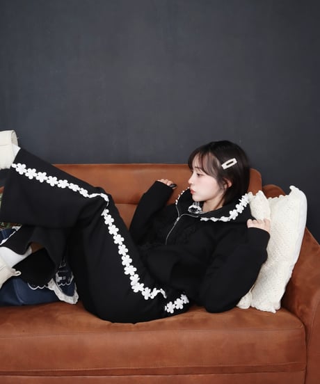 LW flower trim ruffle hoodie