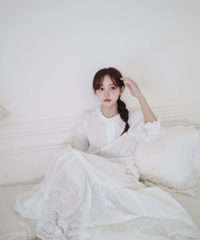 予約販売】Daisy lace cropped blouse • Eyelet cotton