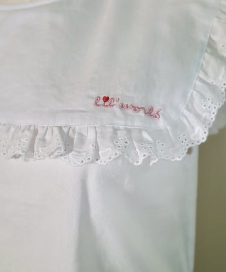 Ribbon embroidery frill blouse
