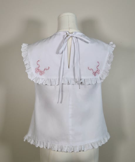 Ribbon embroidery frill blouse