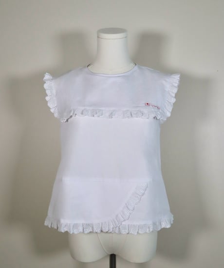 Ribbon embroidery frill blouse