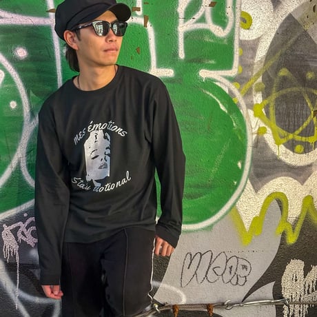 emotional girl tee black