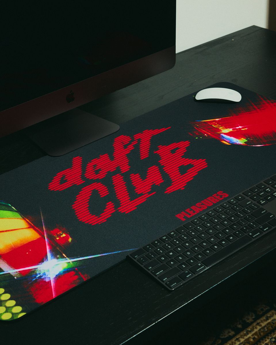 PLEASURES プレジャーズ DAFT PUNK ダフトパンク マウスパッド PLEASURES/プレジャーズ×DAFT PUNK/ダフト・パンク】DAFT CLUB G