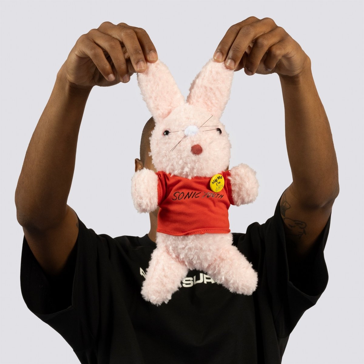 PLEASURES SONIC YOUTH ピンク ウサギ ぬいぐるみ PLEASURES/プレジャーズ×Sonic Youth/ソニック・ユース】BUNNY FU