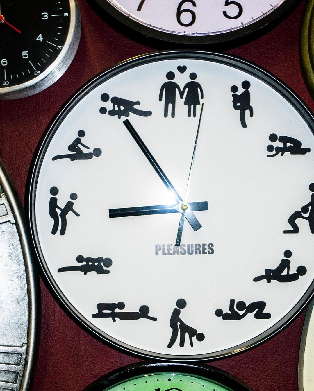 PLEASURES SANFORD CLOCK / HUFプレジャーズコラボ時計 PLEASURES/プレジャーズ】SEX CLOCK 時計 / WHITE ホワイト | T