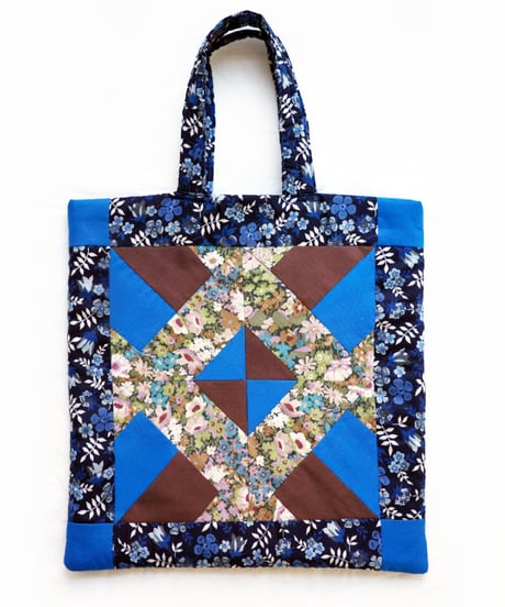 パッチワークの【マット2枚】【バッグ1個】＜いずれかが作れるソーイングキット＞ブルー(LIBERTY FABRICS)
