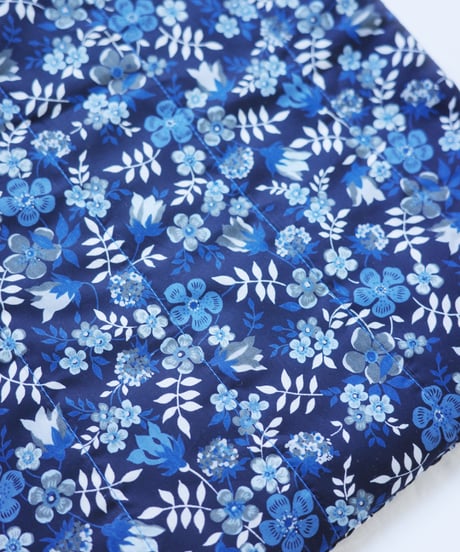パッチワークの【マット2枚】【バッグ1個】＜いずれかが作れるソーイングキット＞ブルー(LIBERTY FABRICS)