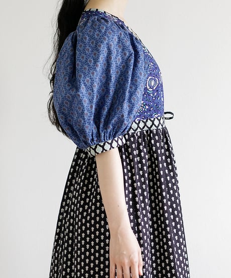 SOULEIADO【ボリューム袖のカシュクールワンピースキット】ブラックブルー