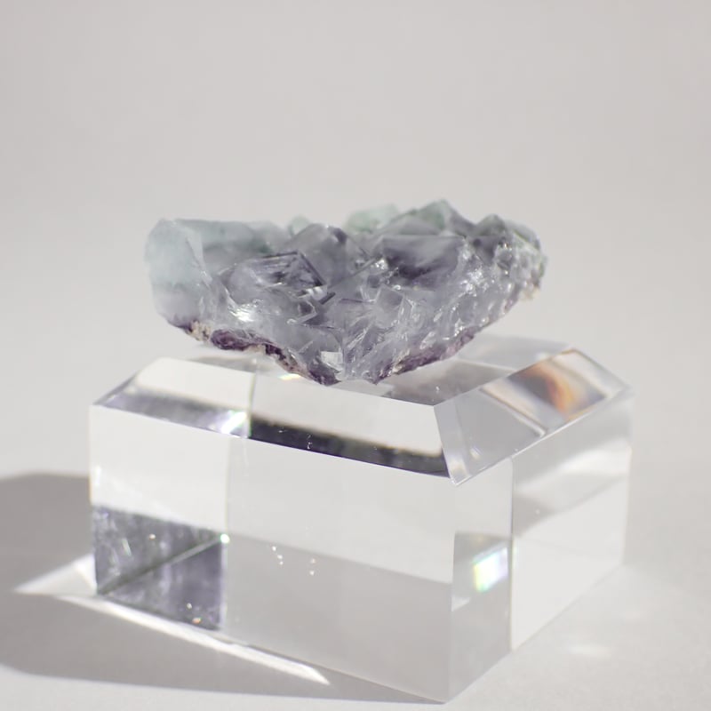 ヤオガンシャン　キャビネットサイズ　「空色」フローライトクラスター☆ 中国ヤオガンシャン産 ホワイトゾーニング フローライト ミニ